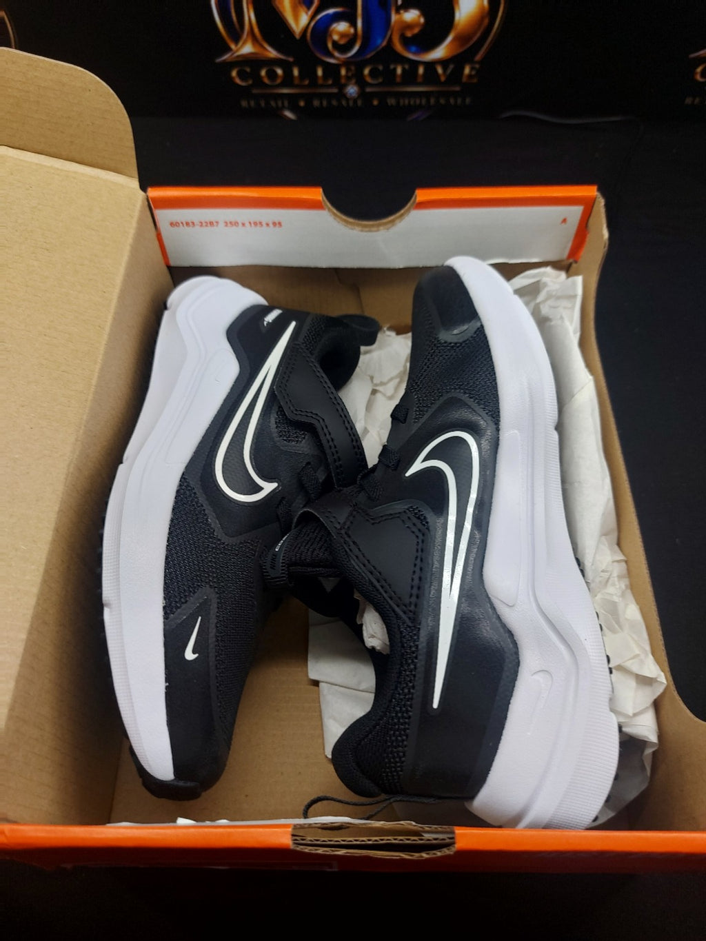 Nike Cosmic Runner PSV size 1Y original photo 3