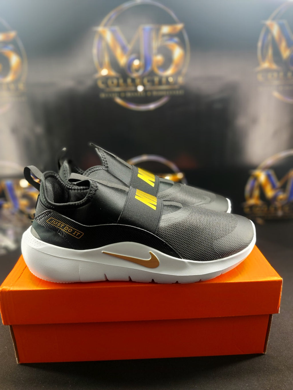 Nike Flex Runner 4 GS black metallic gold size 6.5Y original photo 6