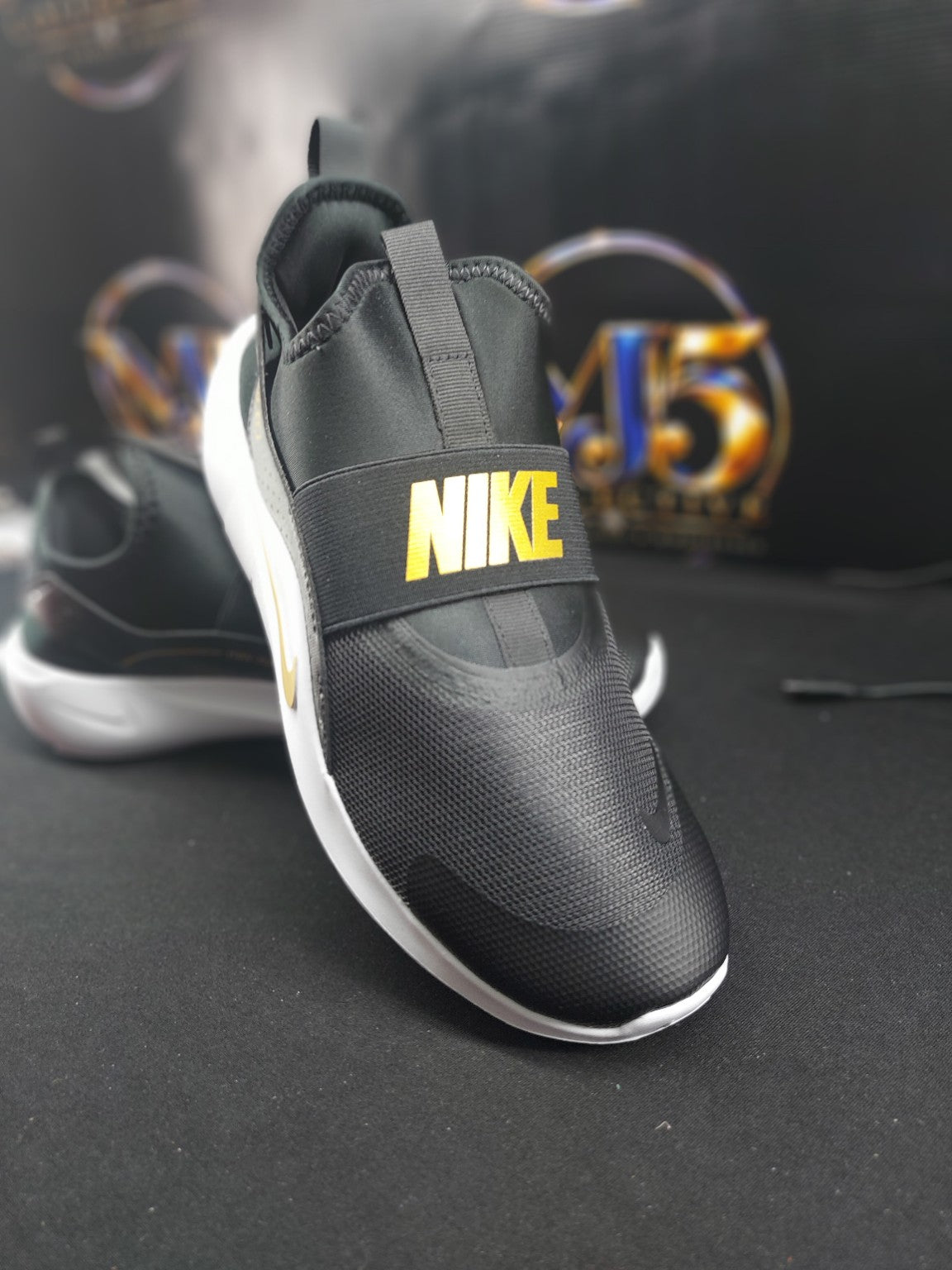 Nike Flex Runner 4 GS black metallic gold size 6.5Y original photo 4