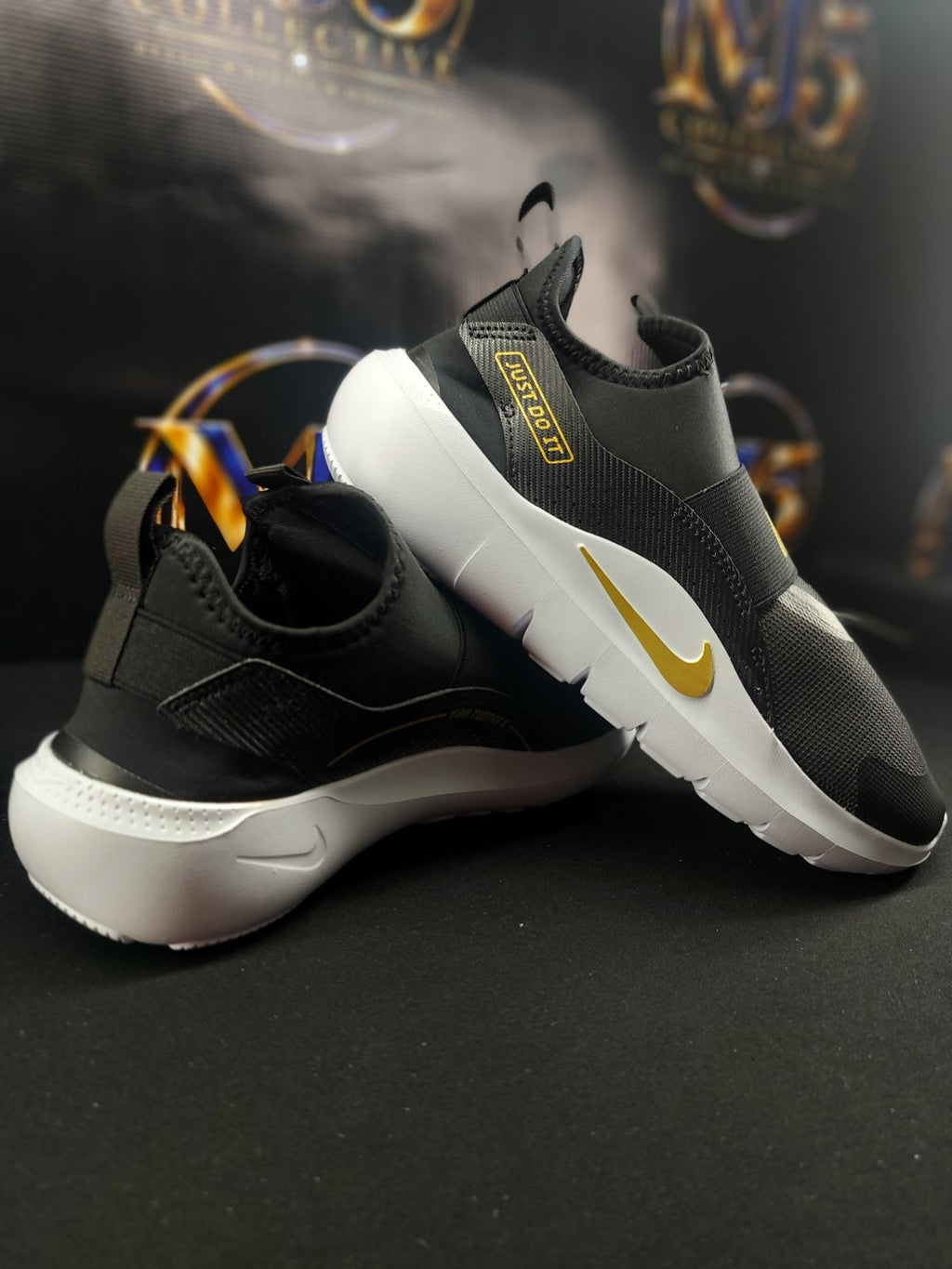 Nike Flex Runner 4 GS black metallic gold size 6.5Y original photo 3