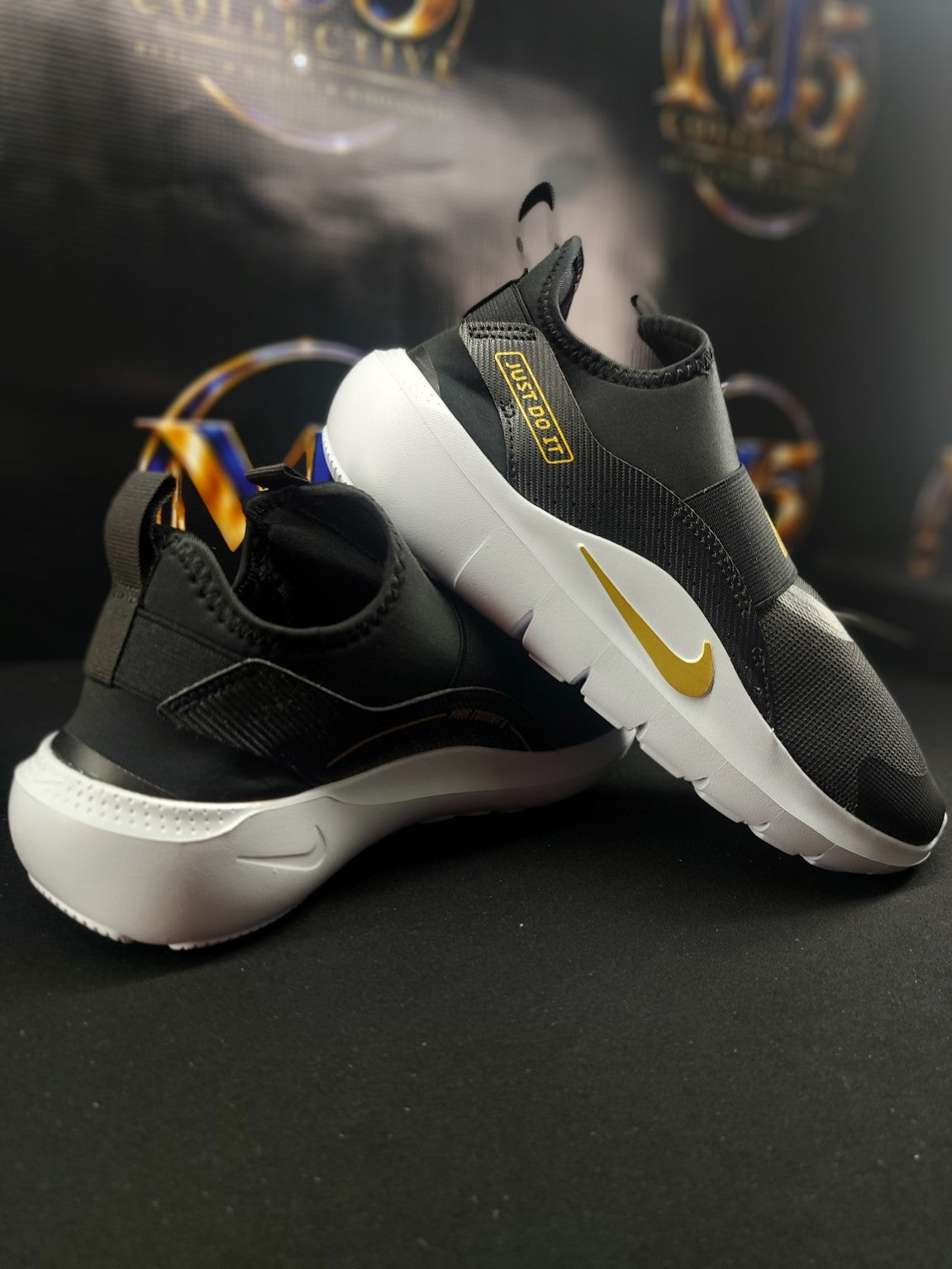 Nike Flex Runner 4 GS black metallic gold size 6.5Y original photo 3