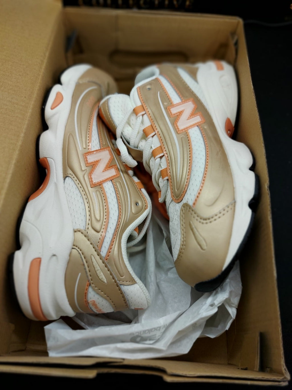 New Balance 1000 Brown Orange kids size 5Y photo 4