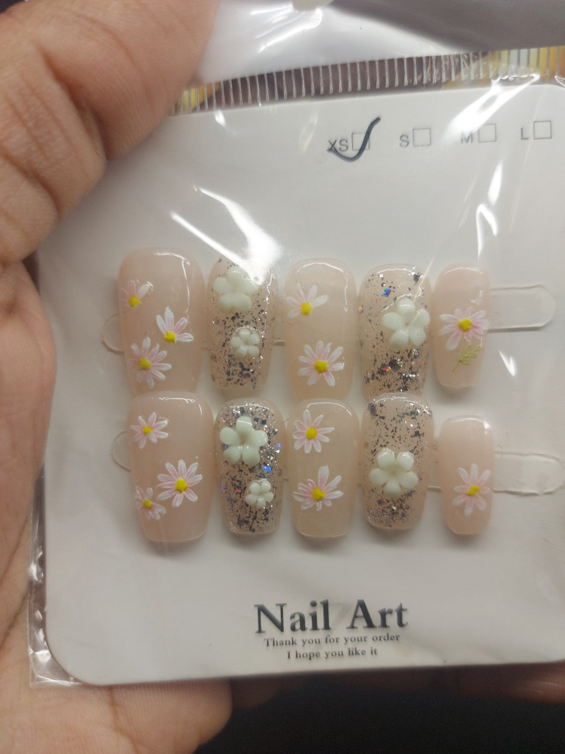 Daisy Dream Nude Floral Press-On Nails | Extra Small