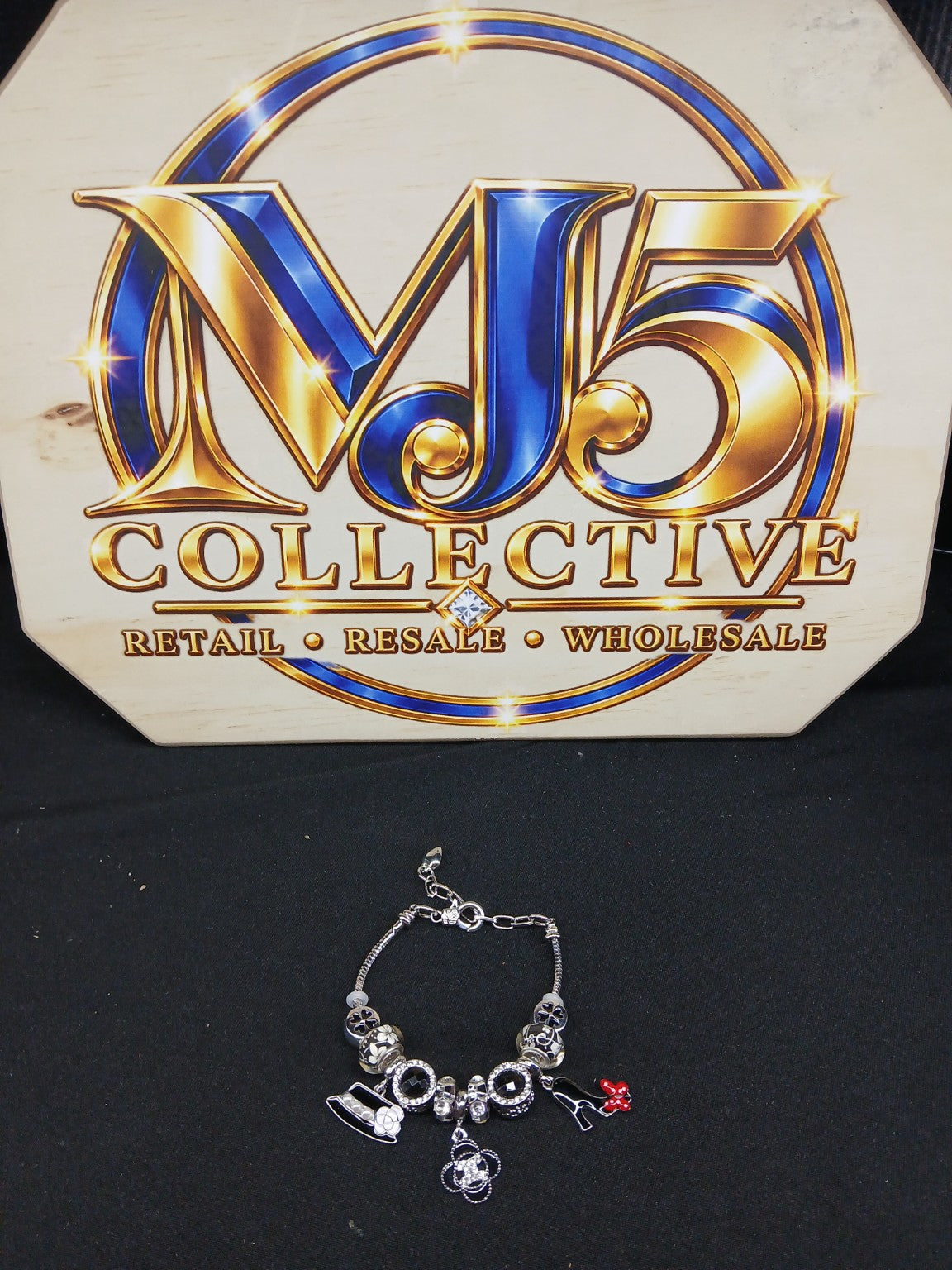 Full display Midnight Chic bracelet