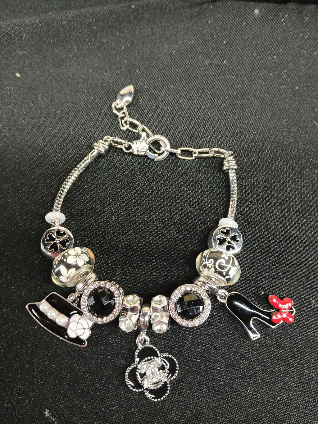 Close-up Midnight Chic bracelet