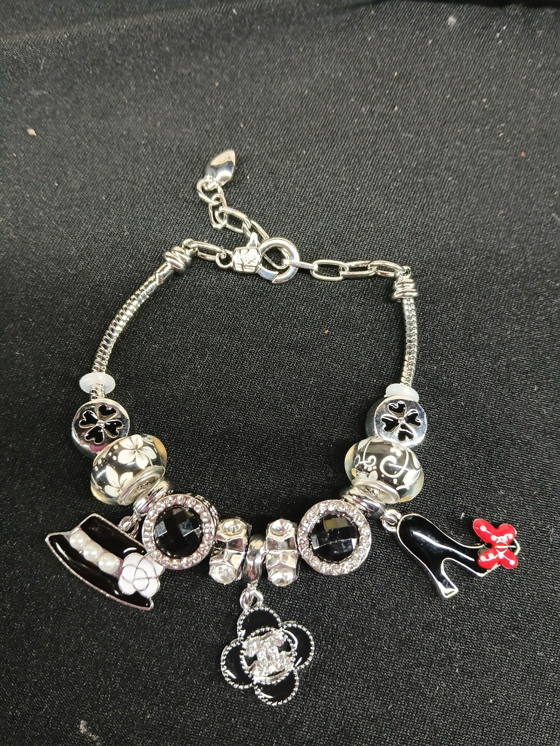 Close-up Midnight Chic bracelet