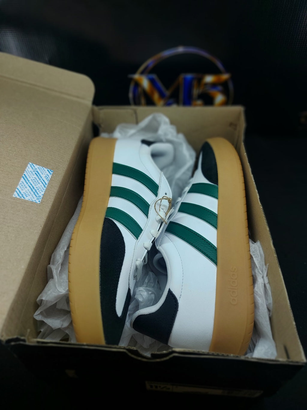 Adidas Barreda JR1323 shoes in box
