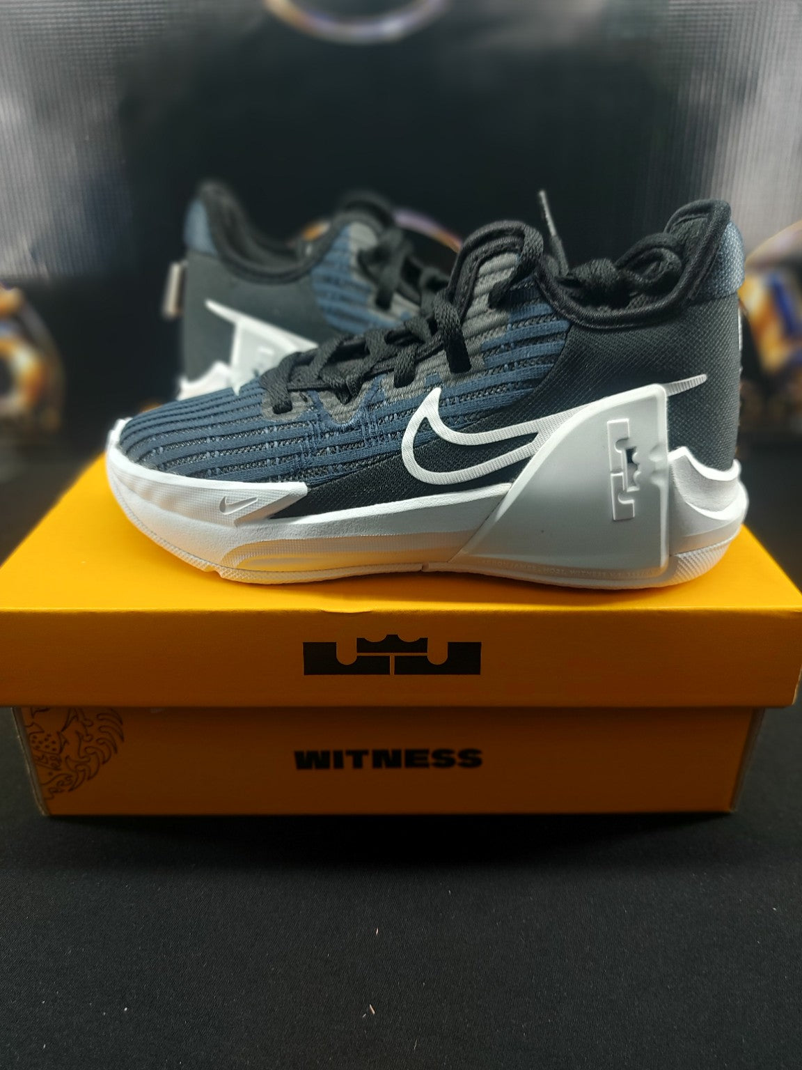 Actual Nike LeBron Witness VI preschool size 12C photo 7