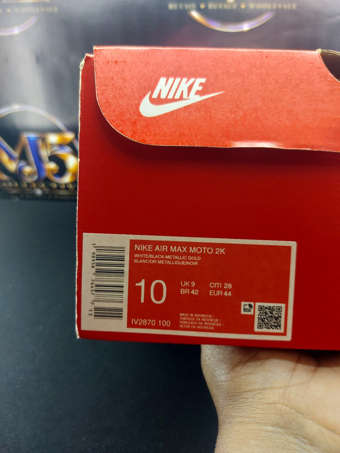 Nike Air Max Moto 2K size 10 style IV2870-100 box label